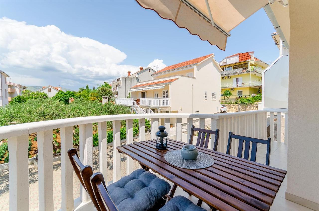 Apartments And Room Maestral Трогир Экстерьер фото