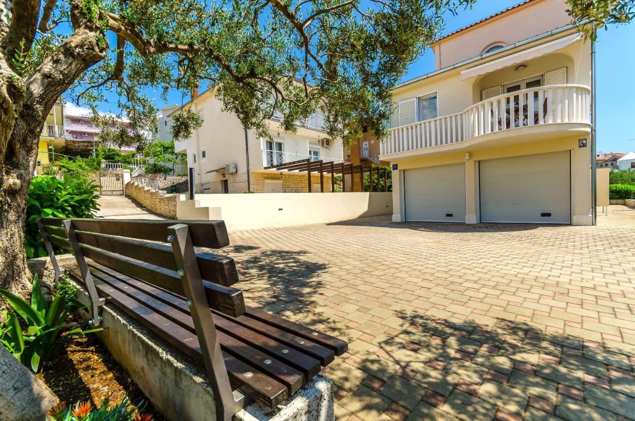 Apartments And Room Maestral Трогир Экстерьер фото