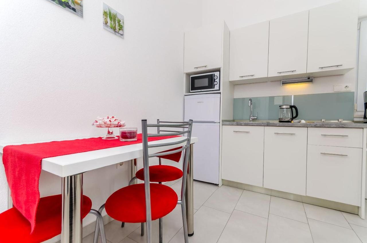 Apartments And Room Maestral Трогир Экстерьер фото
